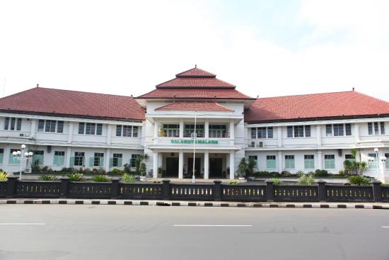 balai-kota-malang